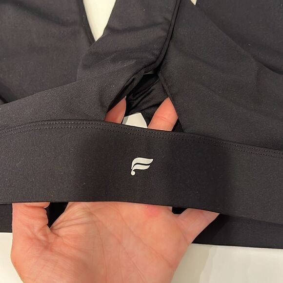 Fabletics Twist Front Medium Impact Black Bra size XL- excellent condition - Picture 4 of 10